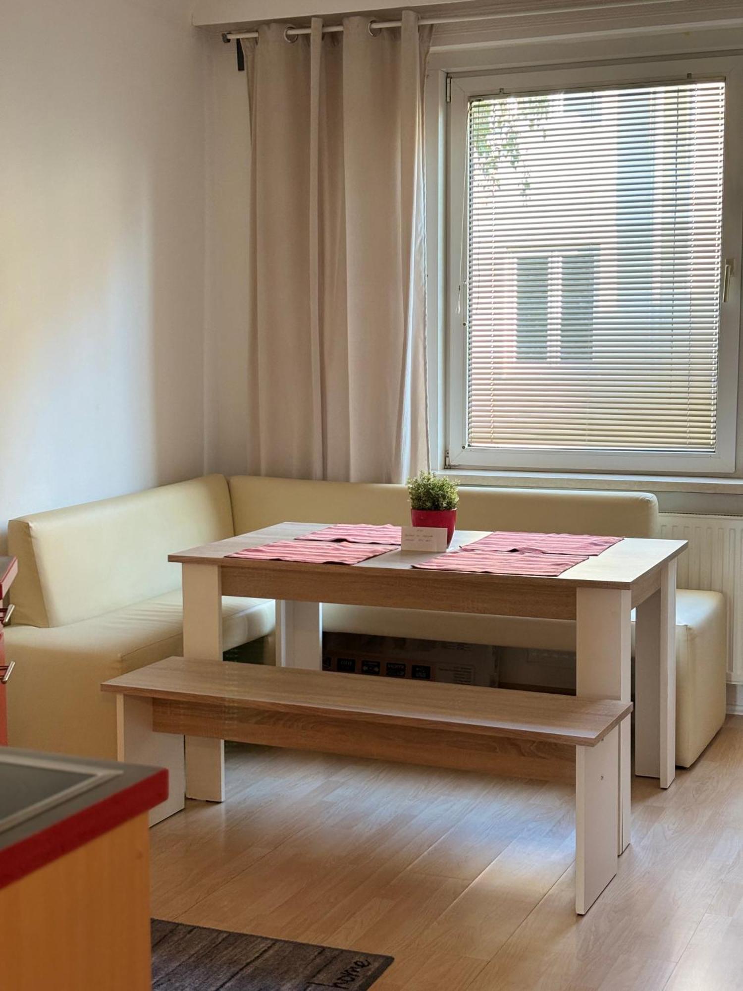 Zum Breyer Bnb City Apartment Baden Exterior foto